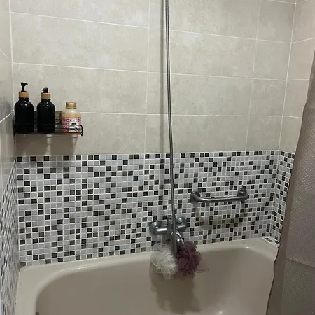 Apartment Amplia Y Privada, En A 5 Mnts De La Playa , Apartamento Compartido *